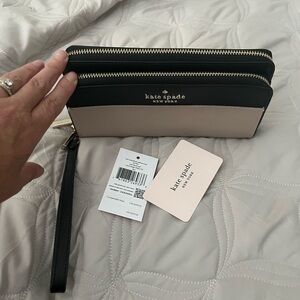 Kate Spade Black and Cream Zip Clutch Wallet- EUC